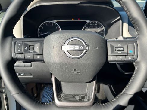 Used 2025 Nissan Rogue SV image 30