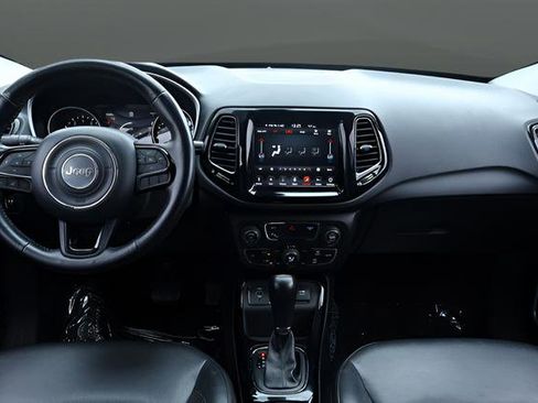 Used 2018 Jeep Compass Latitude w/ Popular Equipment Group FWD image 16