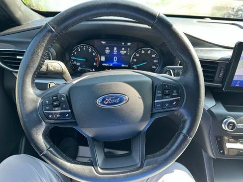 Used 2020 Ford Explorer XLT w/ Equipment Group 202A AWD/4WD image 29