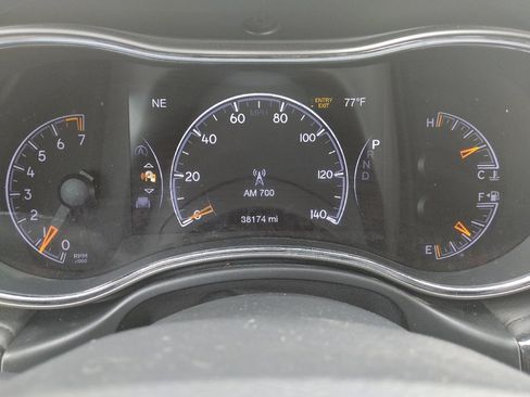 Used 2019 Jeep Grand Cherokee Overland AWD/4WD image 23
