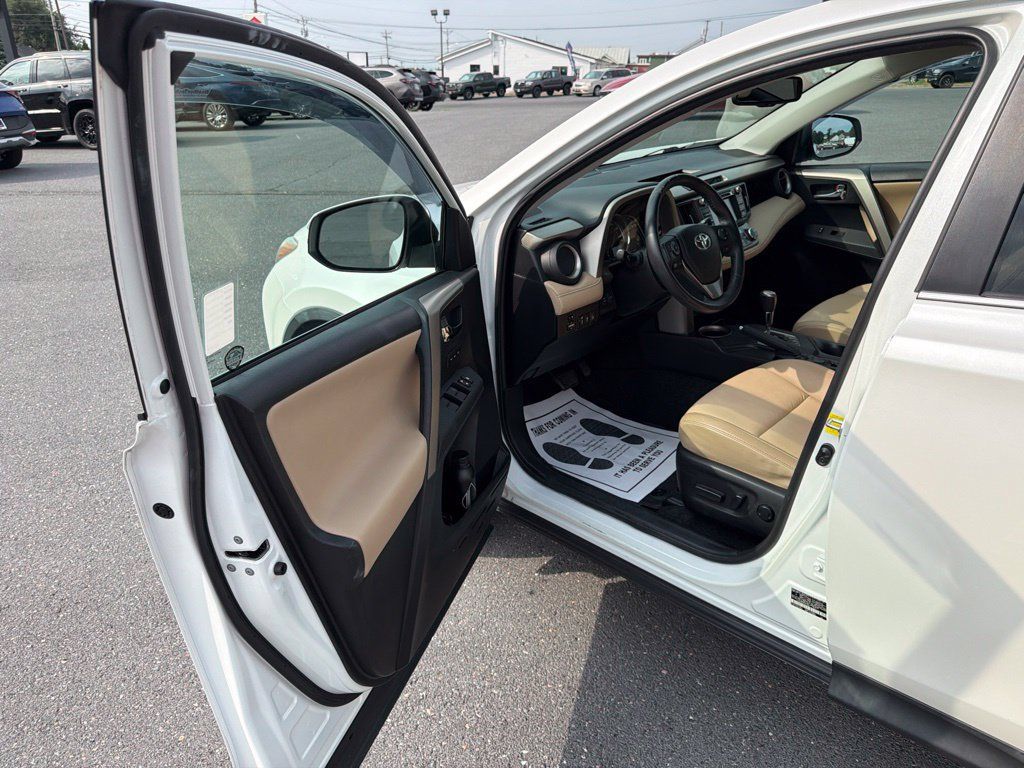 Used 2014 Toyota RAV4 Limited w/ Technology Package AWD/4WD image 15