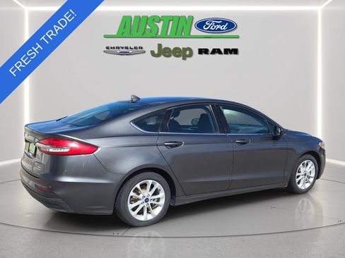 Used 2020 Ford Fusion SE FWD image 5