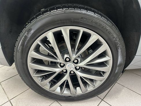 Certified 2025 Buick Enclave Avenir image 14