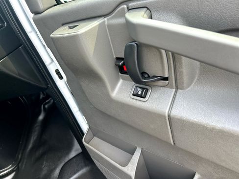 Used 2018 GMC Savana 2500 w/ Driver Convenience Package image 17