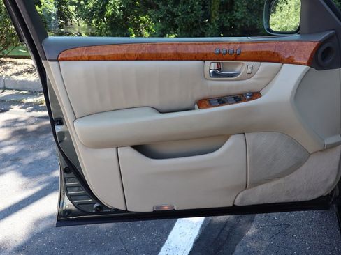 Used 2004 Lexus LS 430 image 25