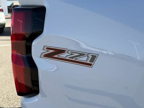 Used 2024 Chevrolet Colorado Z71 image 12