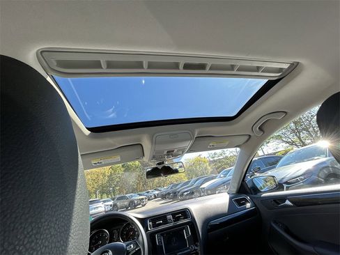 Used 2016 Volkswagen Jetta SEL w/ Lighting Package image 24