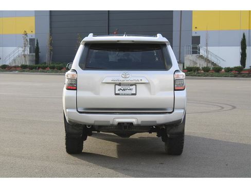 Used 2016 Toyota 4Runner SR5 Premium image 3