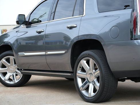 Used 2019 Cadillac Escalade Premium Luxury AWD/4WD image 33