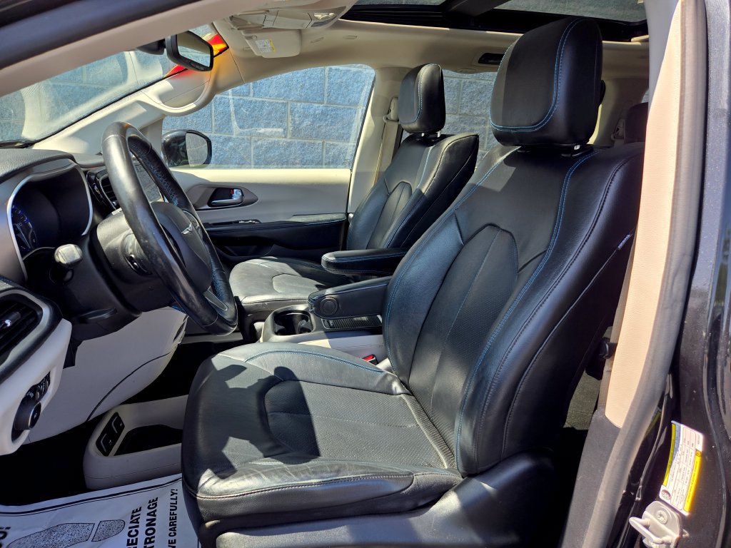 Used 2021 Chrysler Pacifica Touring-L w/ Uconnect Theater Family Group AWD/4WD image 14