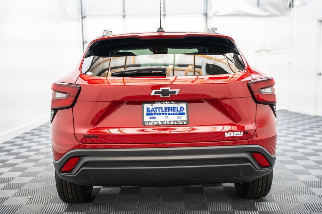 New 2026 Chevrolet Trax LT w/ Sunroof Package FWD image 7