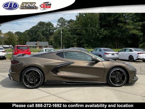 Used 2021 Chevrolet Corvette Stingray w/ Z51 Performance Package image 8