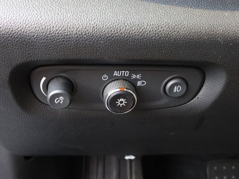 Used 2019 Chevrolet Traverse LT FWD image 15