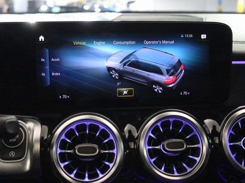 Used 2023 Mercedes-Benz GLB 250 4MATIC image 25