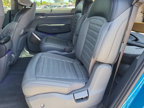 Used 2024 Kia EV9 Land AWD/4WD image 15