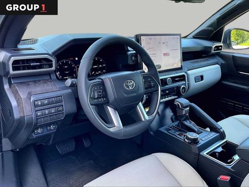 Used 2025 Toyota Tacoma Limited AWD/4WD image 18