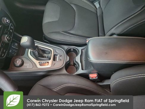 Certified 2016 Jeep Cherokee Latitude image 29