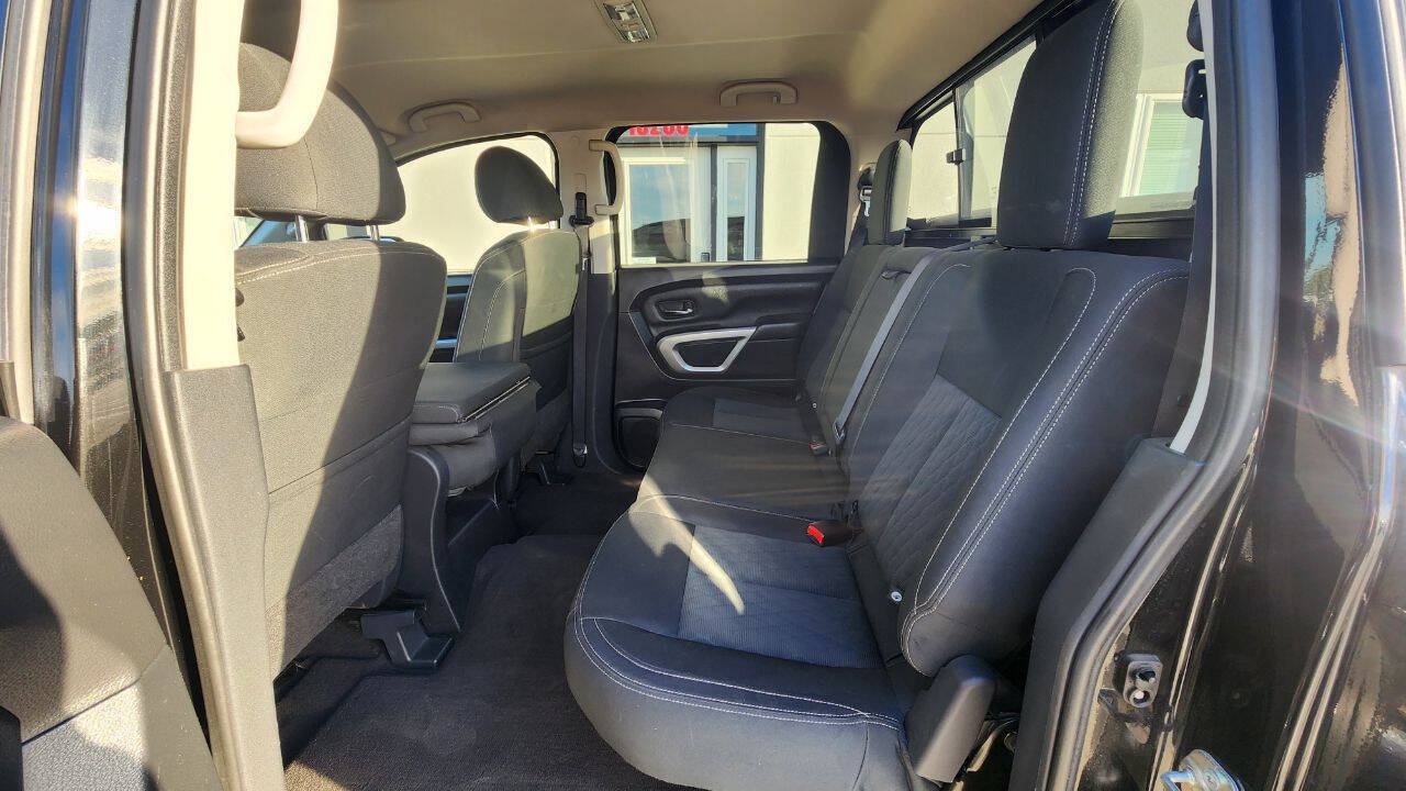 Used 2018 Nissan Titan SV AWD/4WD image 19