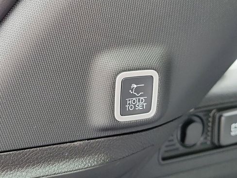 New 2025 Jeep Grand Cherokee Altitude image 20