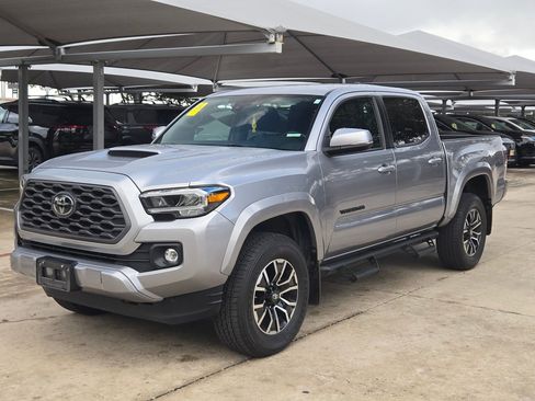 Used 2020 Toyota Tacoma TRD Sport w/ Technology Package RWD image 7