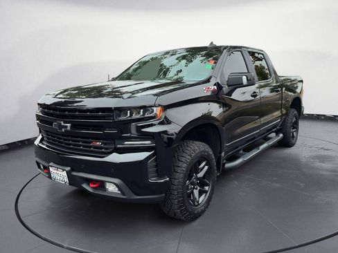 Used 2020 Chevrolet Silverado 1500 LT Trail Boss w/ Midnight Edition AWD/4WD image 3