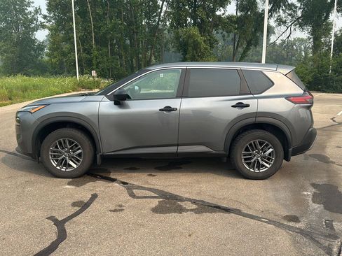 Used 2023 Nissan Rogue S AWD/4WD image 2