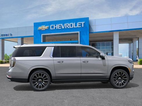 New 2026 Chevrolet Suburban High Country AWD/4WD image 31