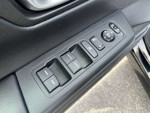 Used 2025 Honda CR-V EX image 17