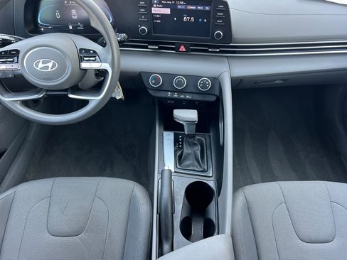 Used 2024 Hyundai Elantra SE FWD image 13