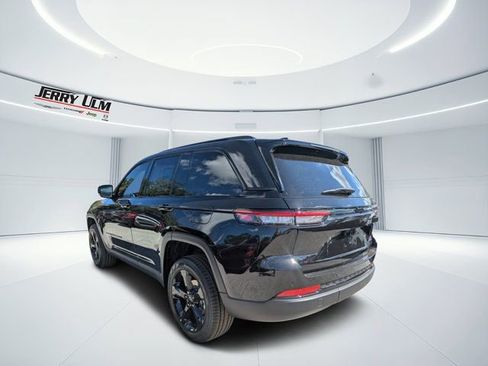 New 2025 Jeep Grand Cherokee Limited w/ Black Appearance Package image 5