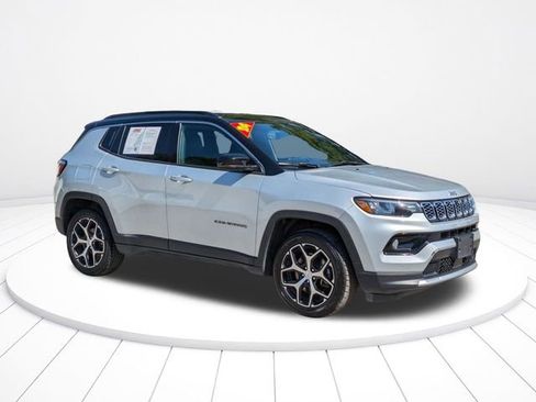 Used 2024 Jeep Compass Limited image 2