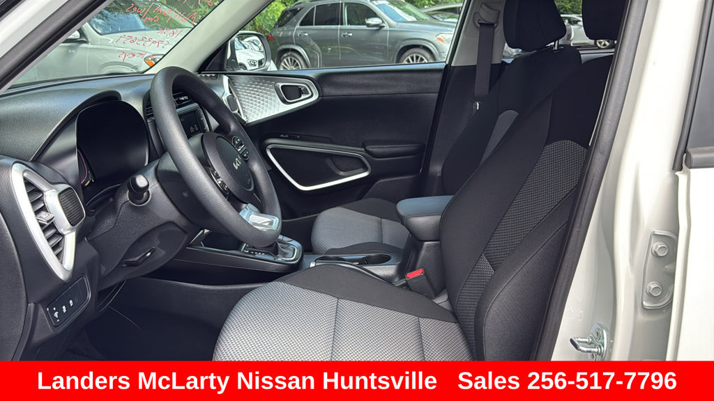 Used 2025 Kia Soul LX FWD image 21