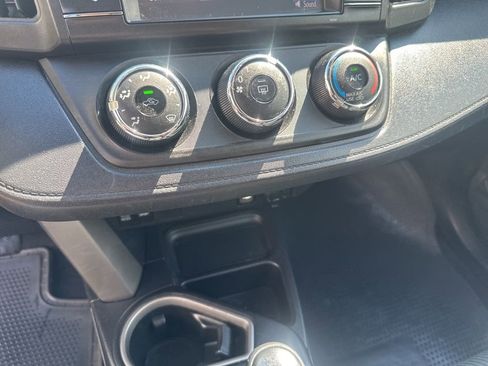 Used 2017 Toyota RAV4 LE w/ Carpet Mat Package AWD/4WD image 18