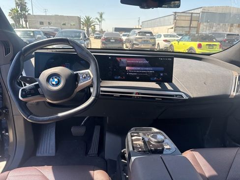 Used 2023 BMW iX xDrive50 w/ Sport Package AWD/4WD image 16
