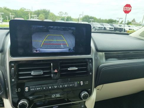Used 2023 Lexus GX 460 Premium w/ Accessory Package AWD/4WD image 14
