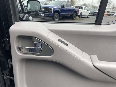 Used 2021 Nissan Frontier SV image 25