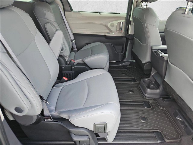 Used 2022 Toyota Sienna Limited FWD image 21