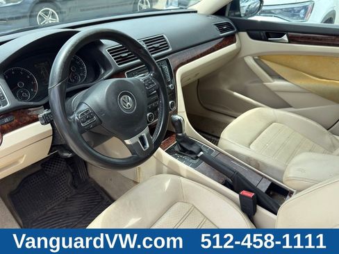Used 2012 Volkswagen Passat 2.5 SEL FWD image 10