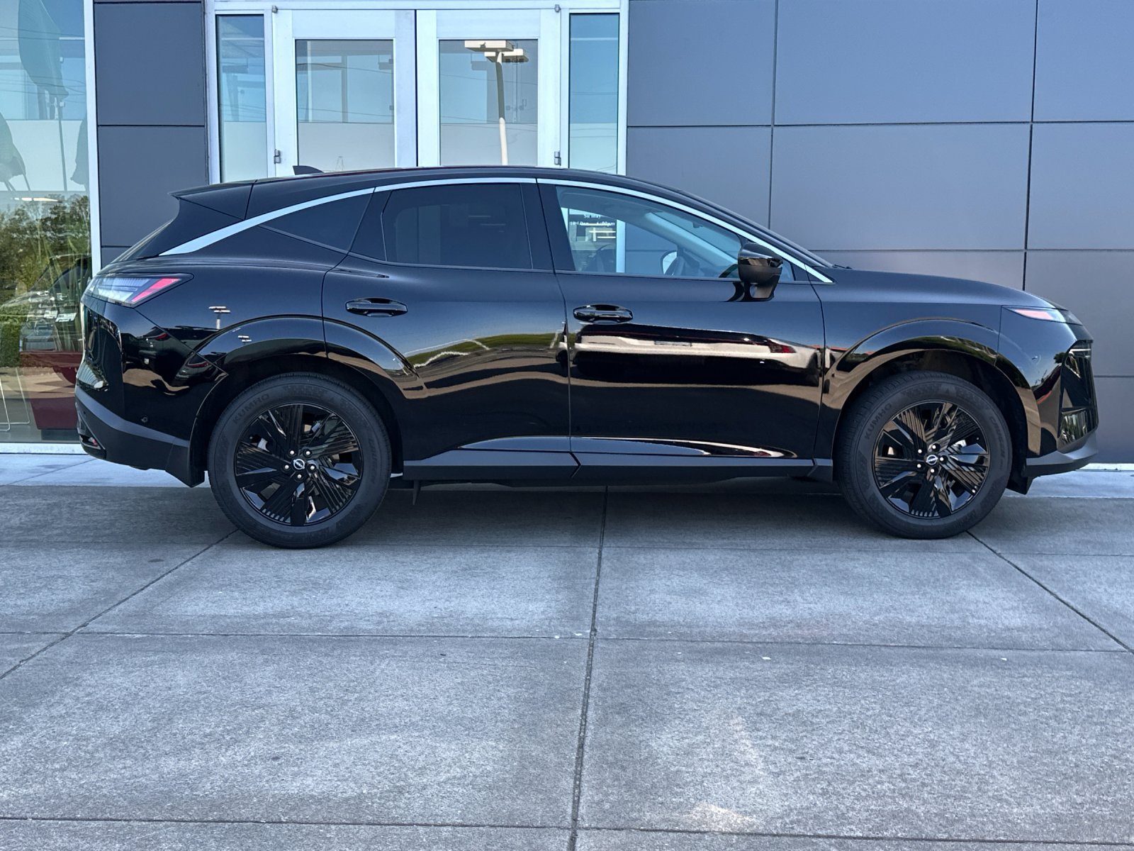Certified 2025 Nissan Murano SV AWD/4WD image 3