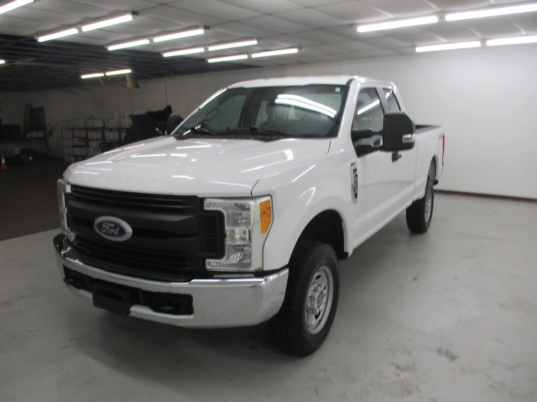 Used 2017 Ford F250 XL w/ Power Equipment Group AWD/4WD image 3
