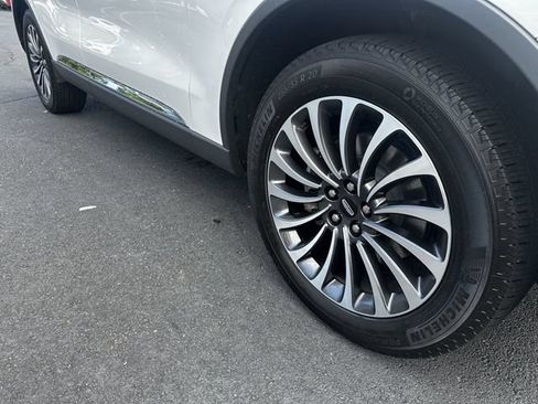 Certified 2023 Lincoln Aviator AWD w/ Premium Package image 11