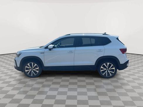 Certified 2022 Volkswagen Taos SE FWD image 9