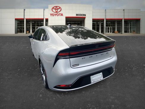 Used 2024 Toyota Prius XLE FWD image 6