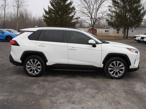 Used 2019 Toyota RAV4 XLE Premium w/ Cold Weather Package image 4