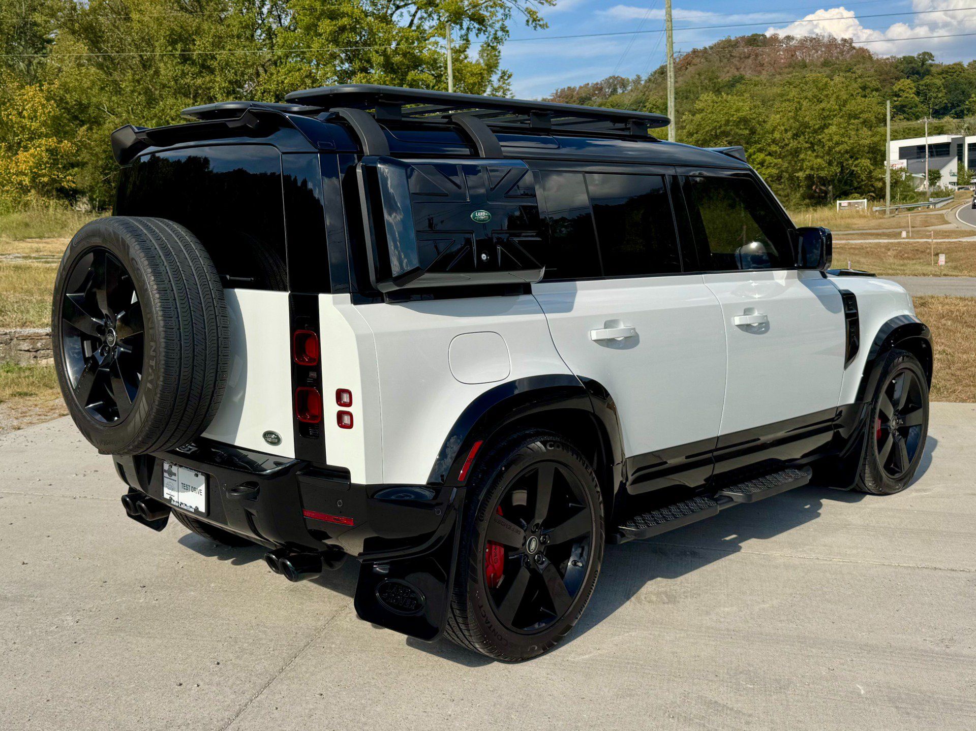 Used 2023 Land Rover Defender 110 X-Dynamic SE AWD/4WD image 3