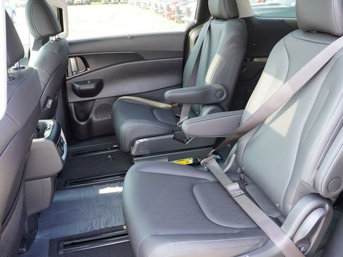 New 2027 Kia Carnival SX w/ Dark Edition Package FWD image 11