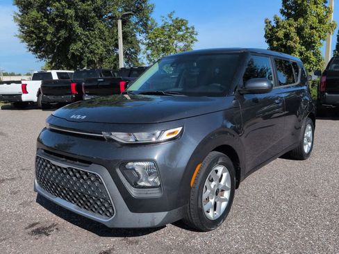 Used 2022 Kia Soul LX w/ Technology Package FWD image 2