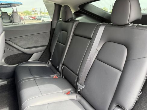 Used 2025 Tesla Model Y Long Range RWD image 38