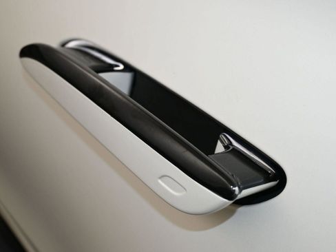 Used 2022 Mercedes-Benz S 580 4MATIC Sedan w/ AMG Line Package image 13