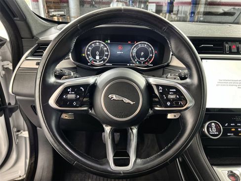 Used 2024 Jaguar F-PACE R-Dynamic S image 11